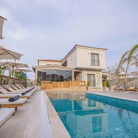 June Alaçatı Adult Only Esmirna