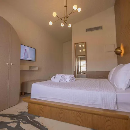 June Alaçatı Adult Only Esmirna