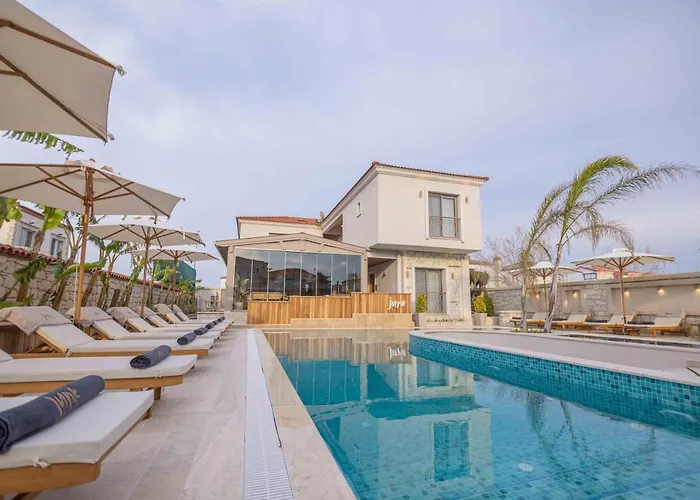 June Alaçatı Adult Only Esmirna