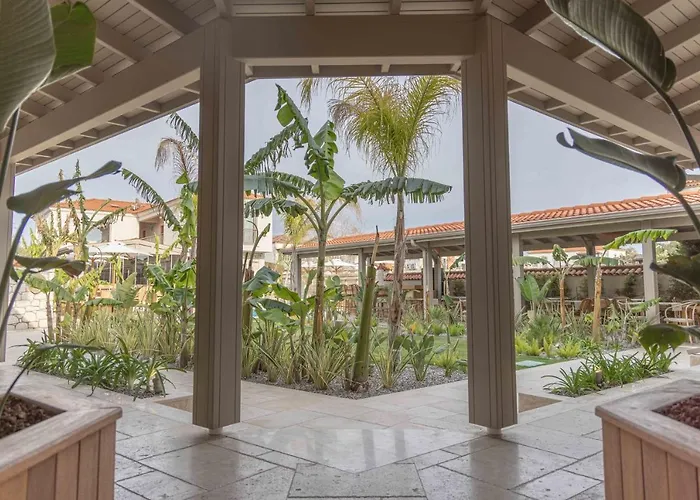 June Alaçatı Adult Only Esmirna