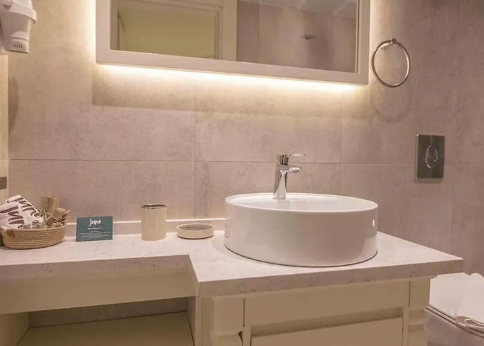 June Alaçatı Adult Only Hotel *