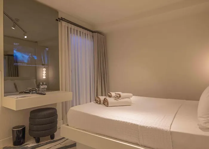 June Alaçatı Adult Only Esmirna