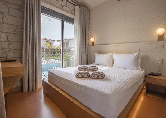 June Alaçatı Adult Only Esmirna